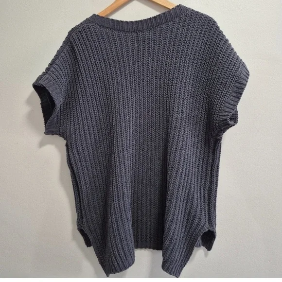 POL oversized Charcoal Knit Sweater vest, feels like chenille - Picture 2 of 6